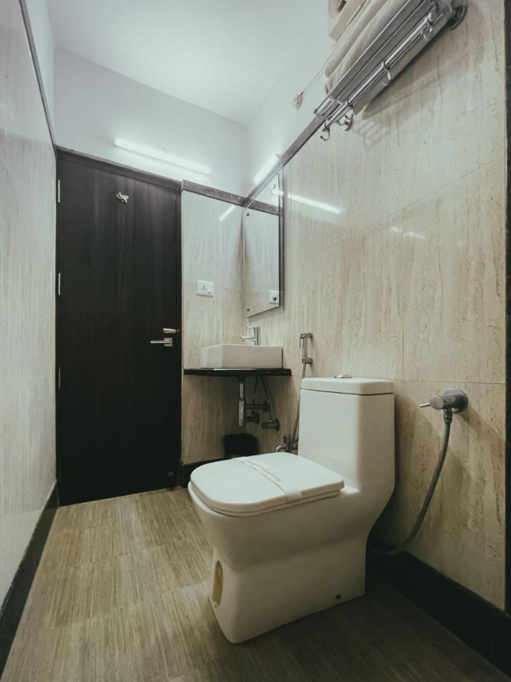 Hotel S L E Residency Varanasi Esterno foto