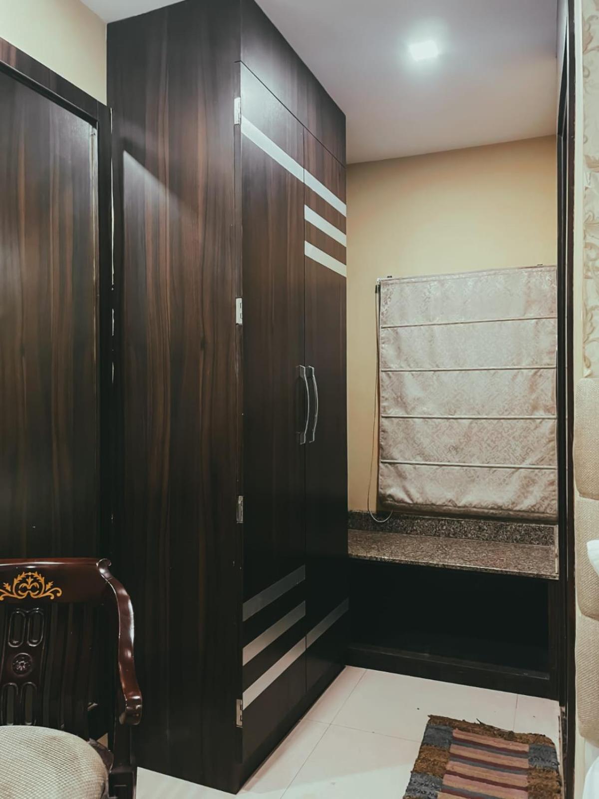 Hotel S L E Residency Varanasi Esterno foto