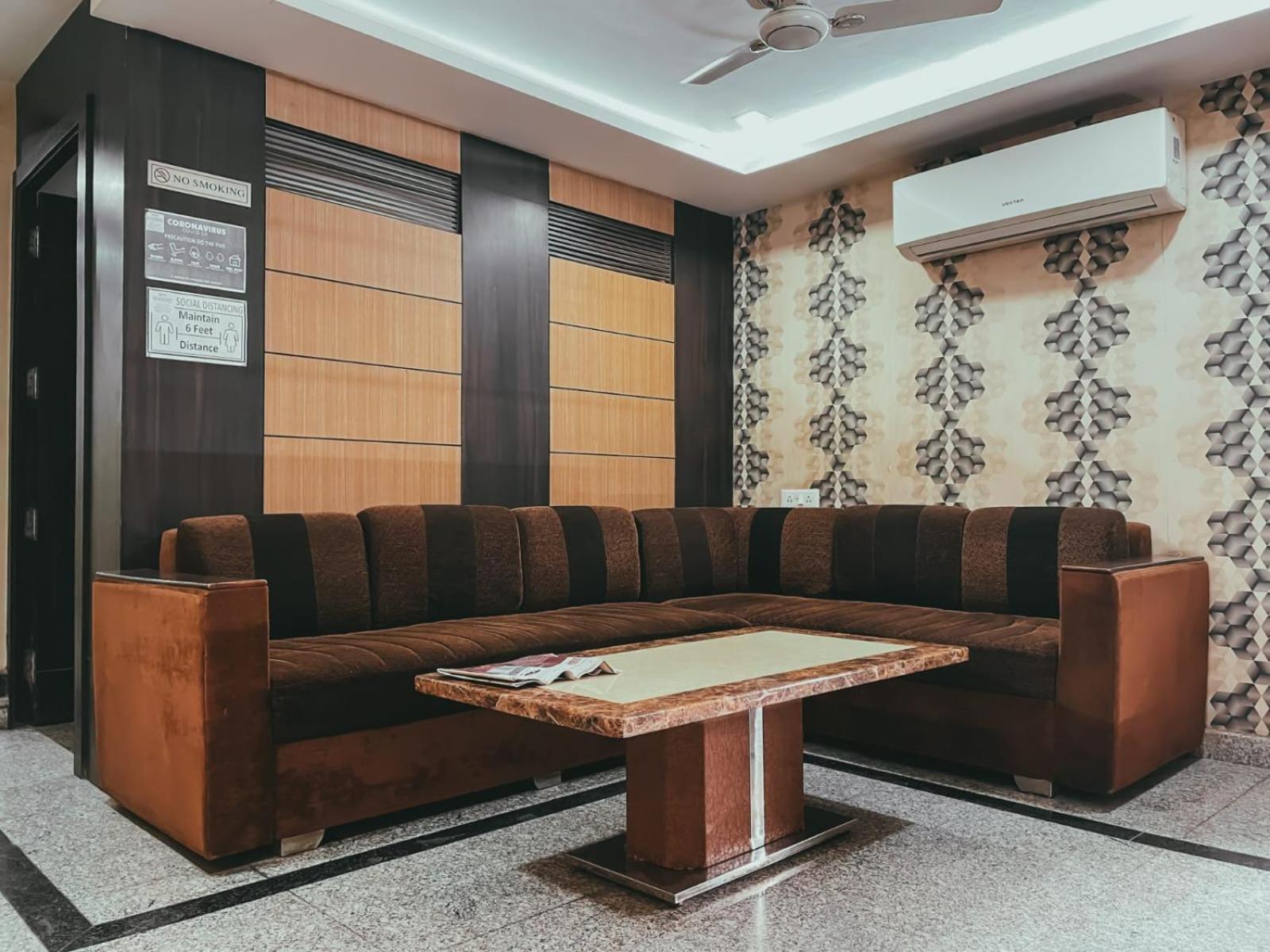 Hotel S L E Residency Varanasi Esterno foto