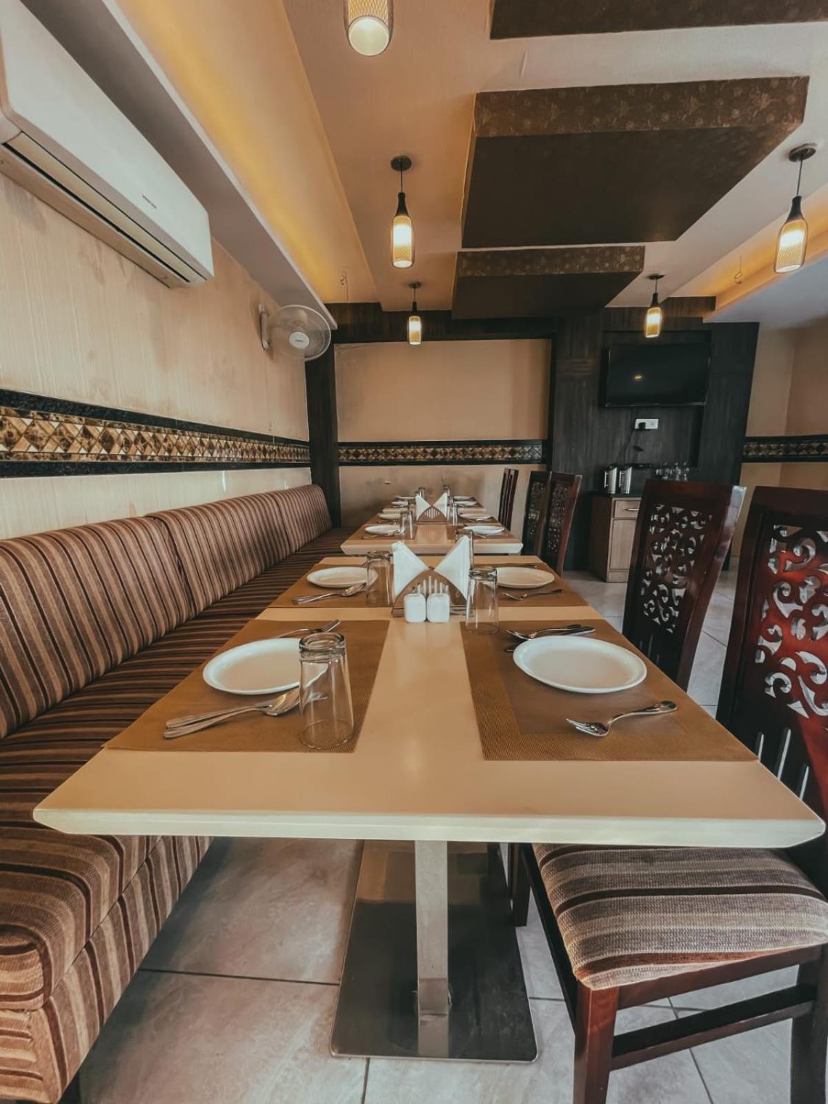 Hotel S L E Residency Varanasi Esterno foto