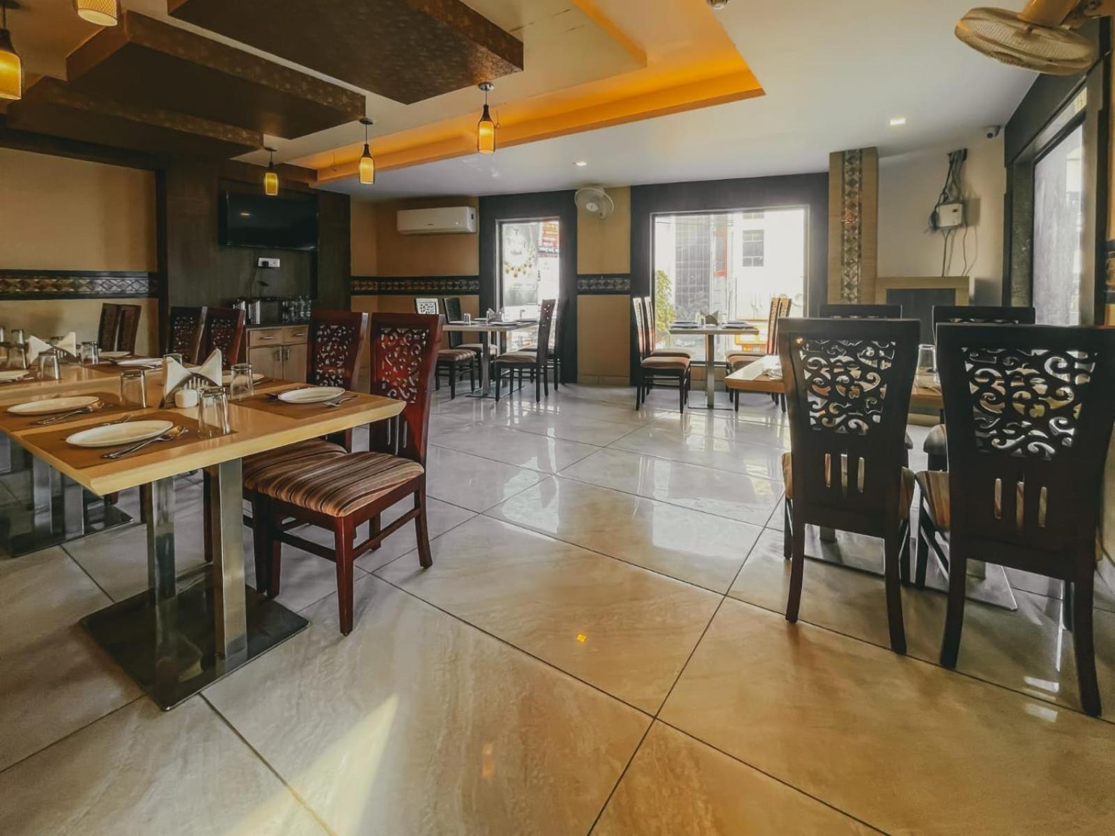 Hotel S L E Residency Varanasi Esterno foto