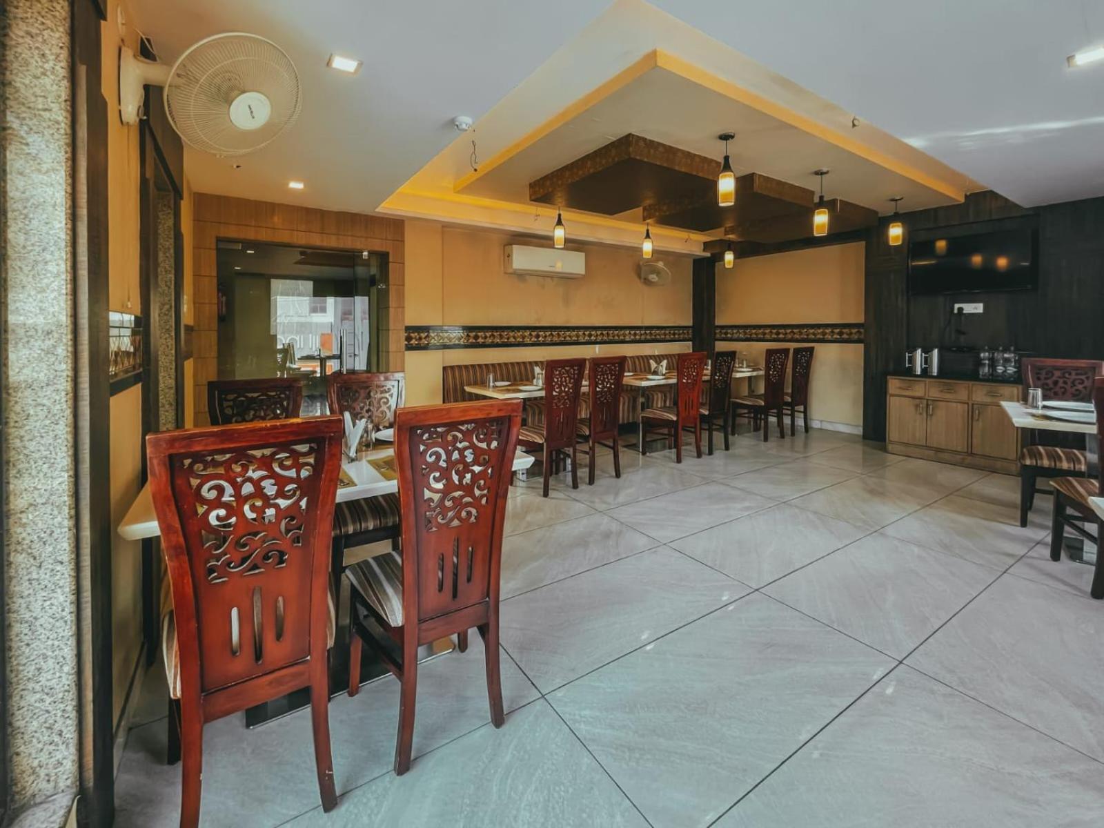 Hotel S L E Residency Varanasi Esterno foto