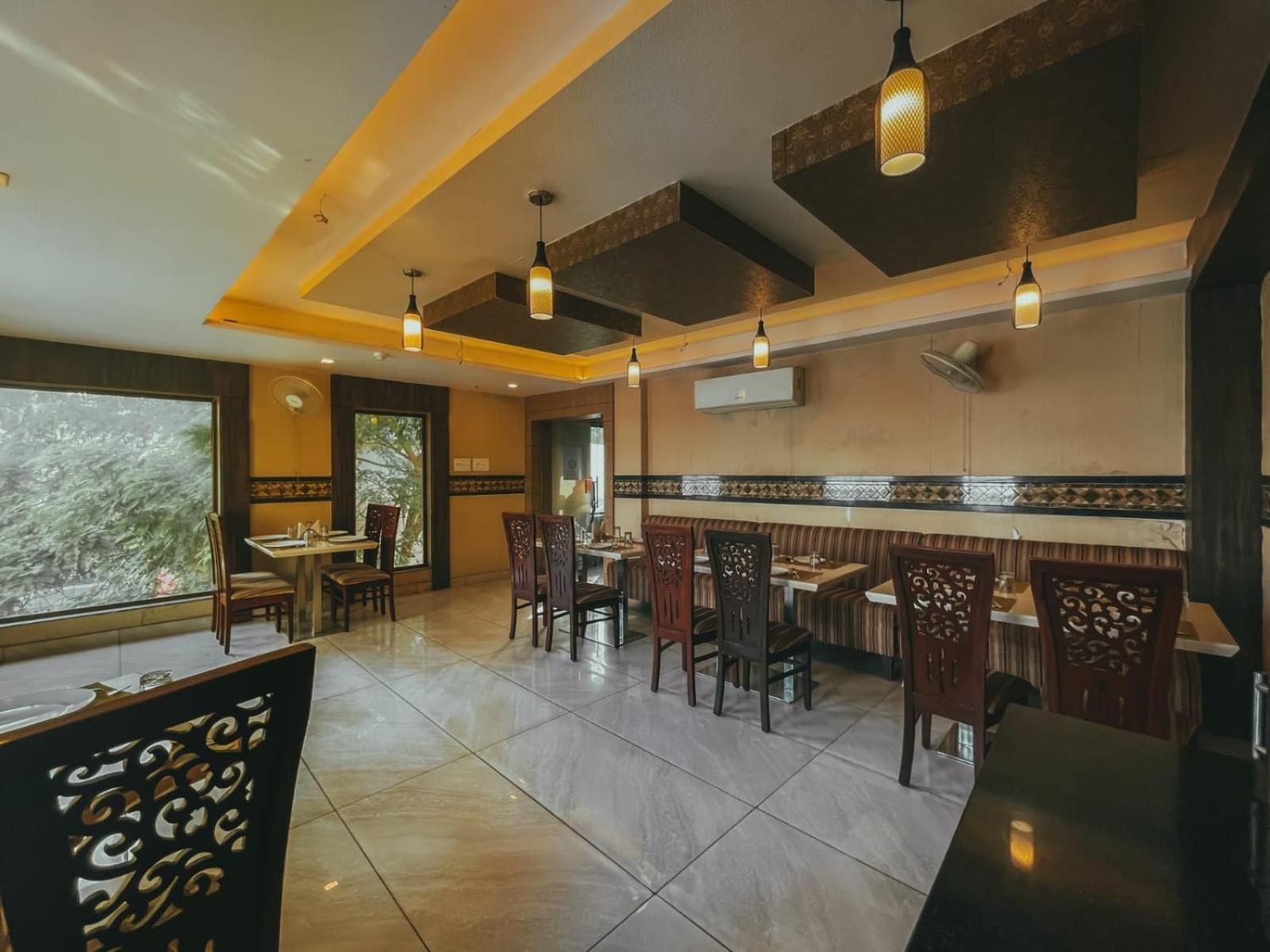 Hotel S L E Residency Varanasi Esterno foto