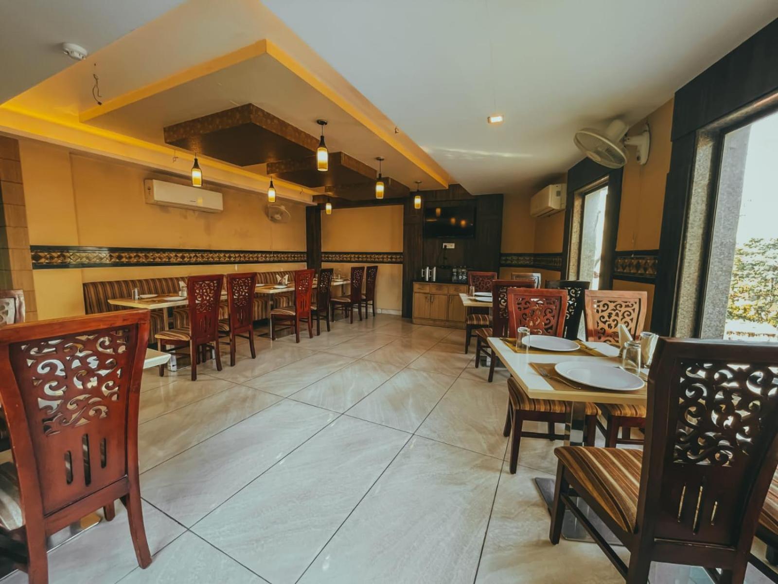 Hotel S L E Residency Varanasi Esterno foto