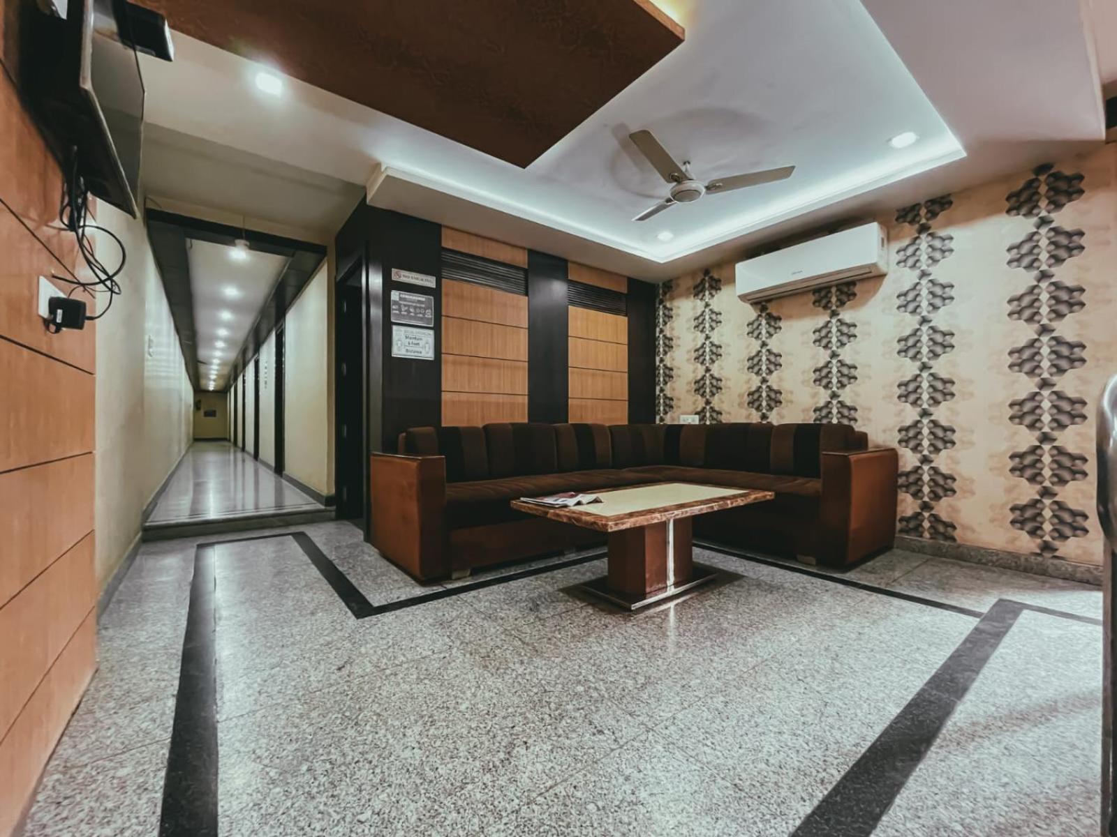 Hotel S L E Residency Varanasi Esterno foto