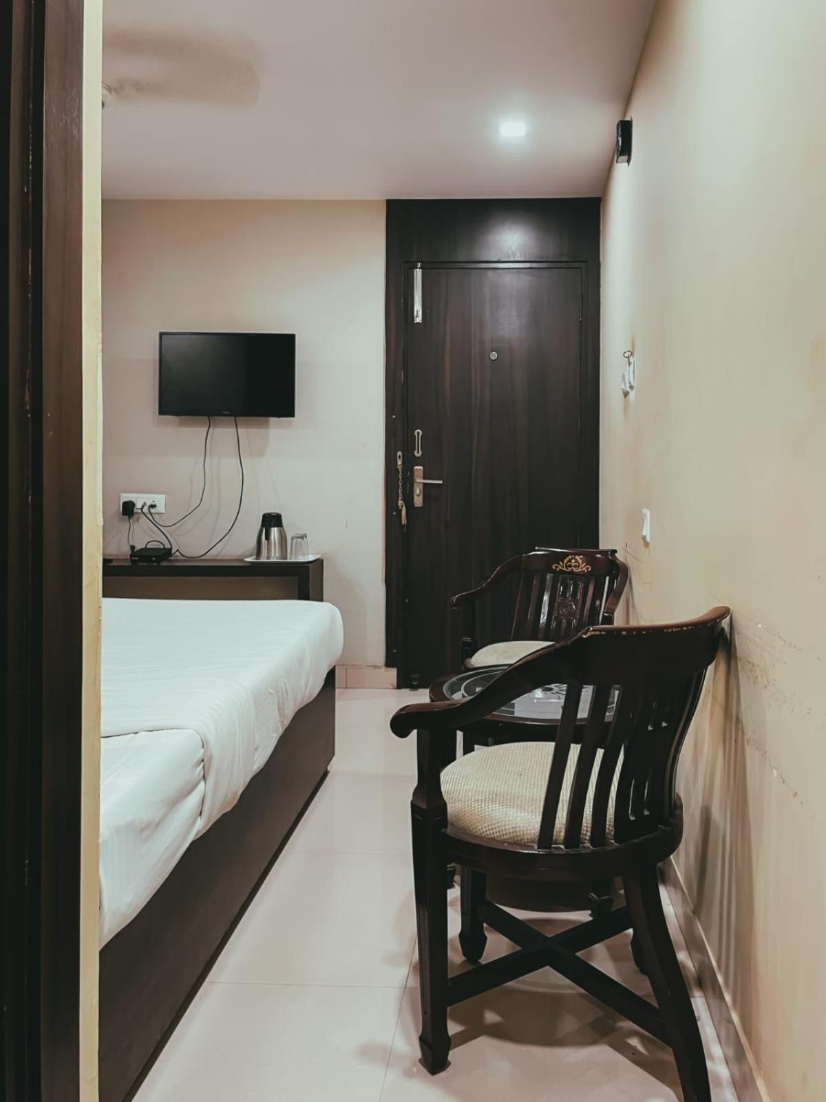 Hotel S L E Residency Varanasi Esterno foto