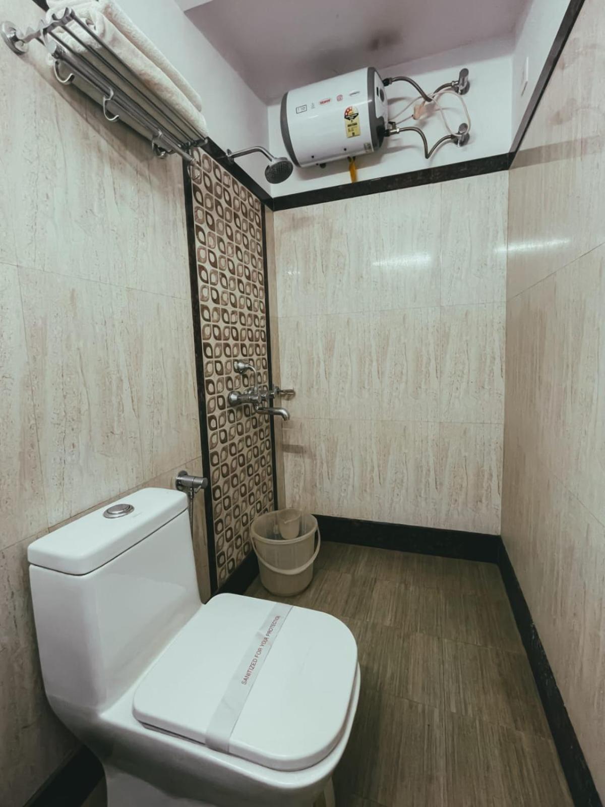 Hotel S L E Residency Varanasi Esterno foto