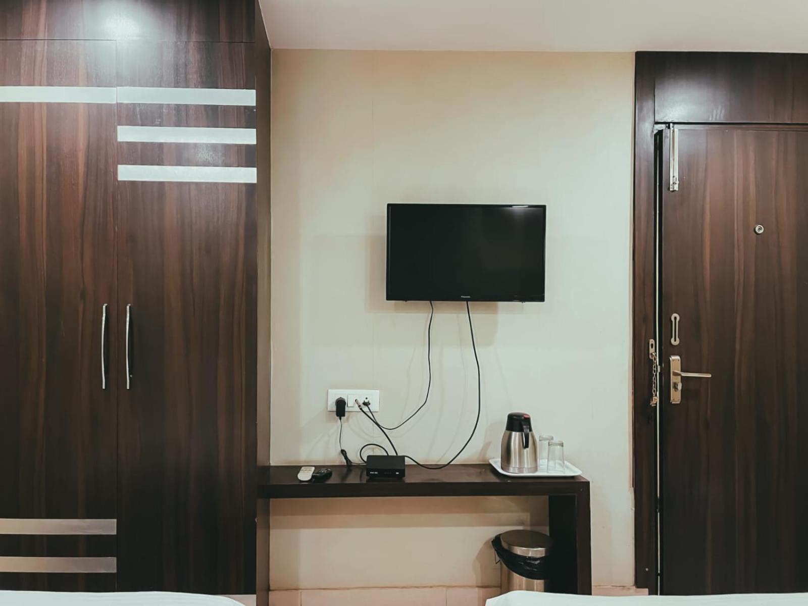 Hotel S L E Residency Varanasi Esterno foto