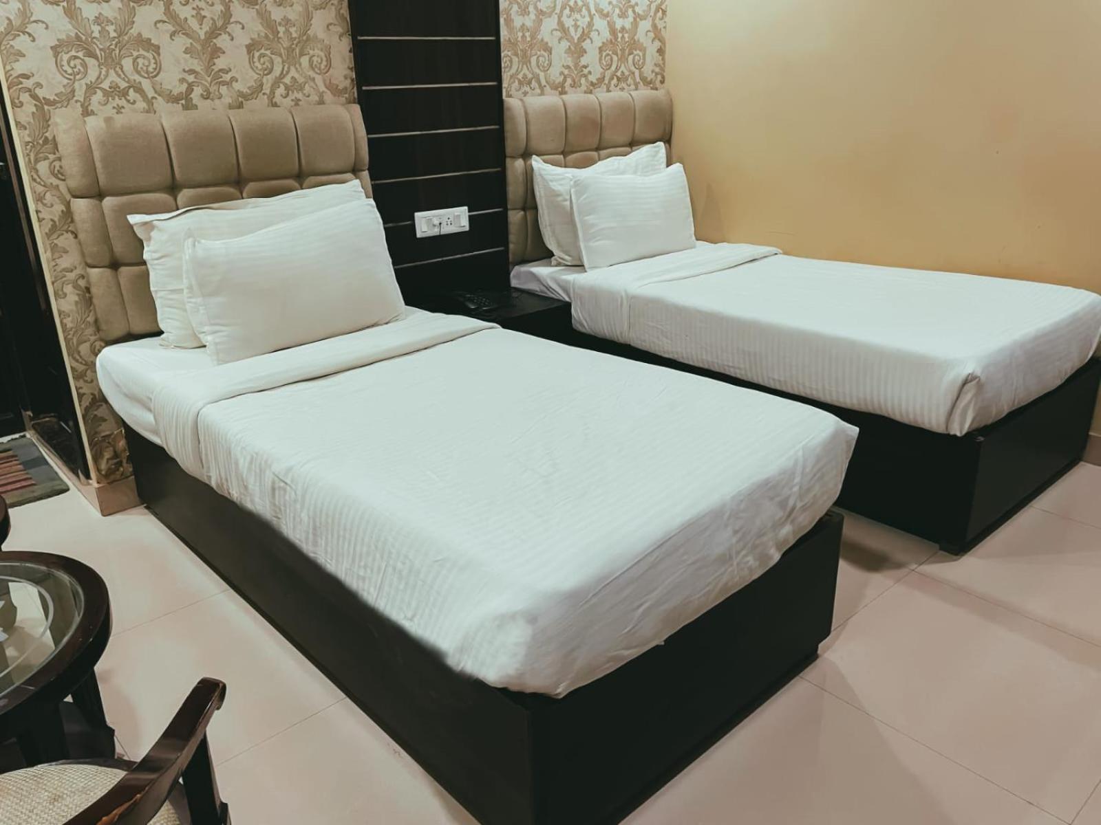 Hotel S L E Residency Varanasi Esterno foto