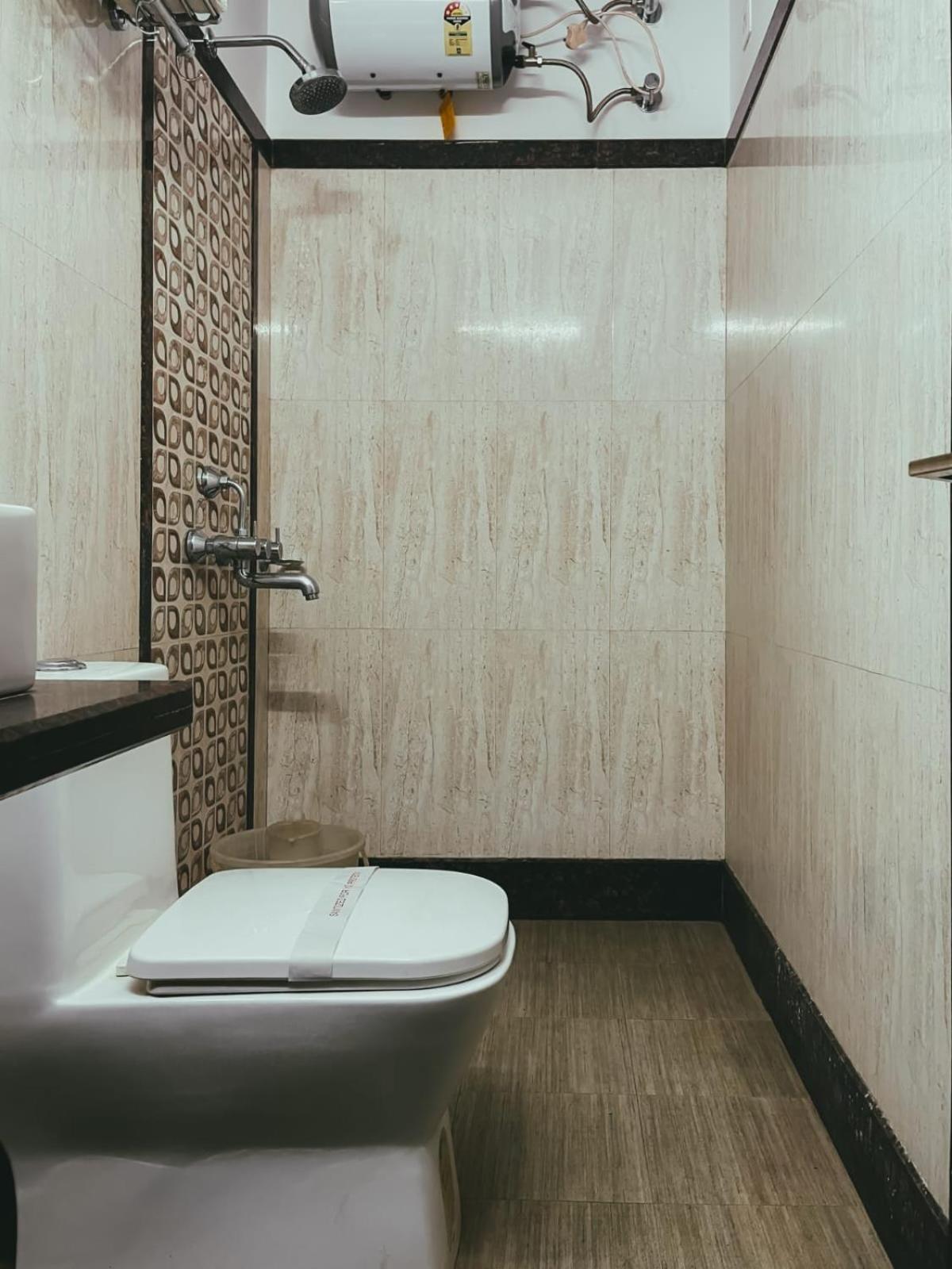 Hotel S L E Residency Varanasi Esterno foto