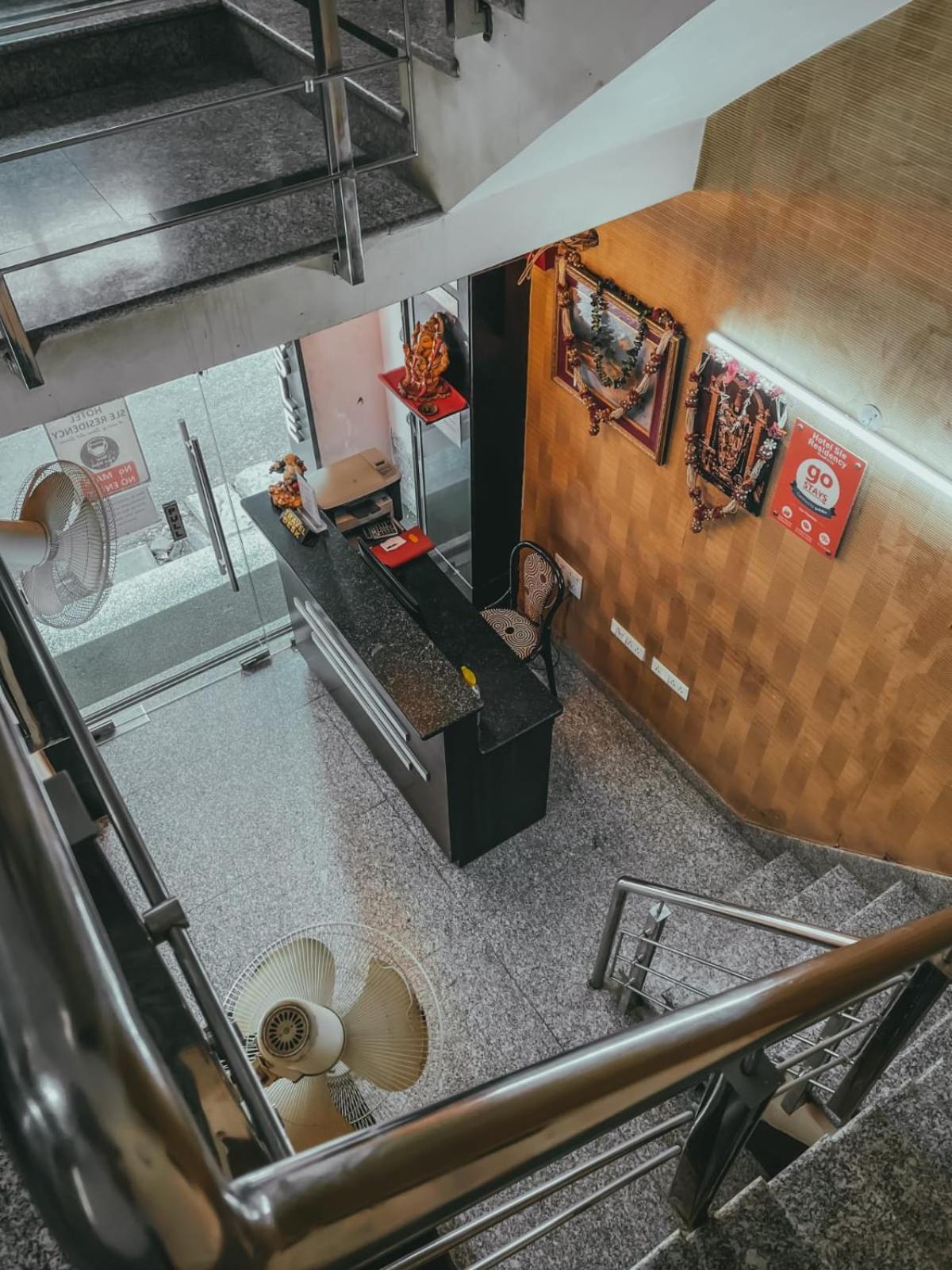 Hotel S L E Residency Varanasi Esterno foto