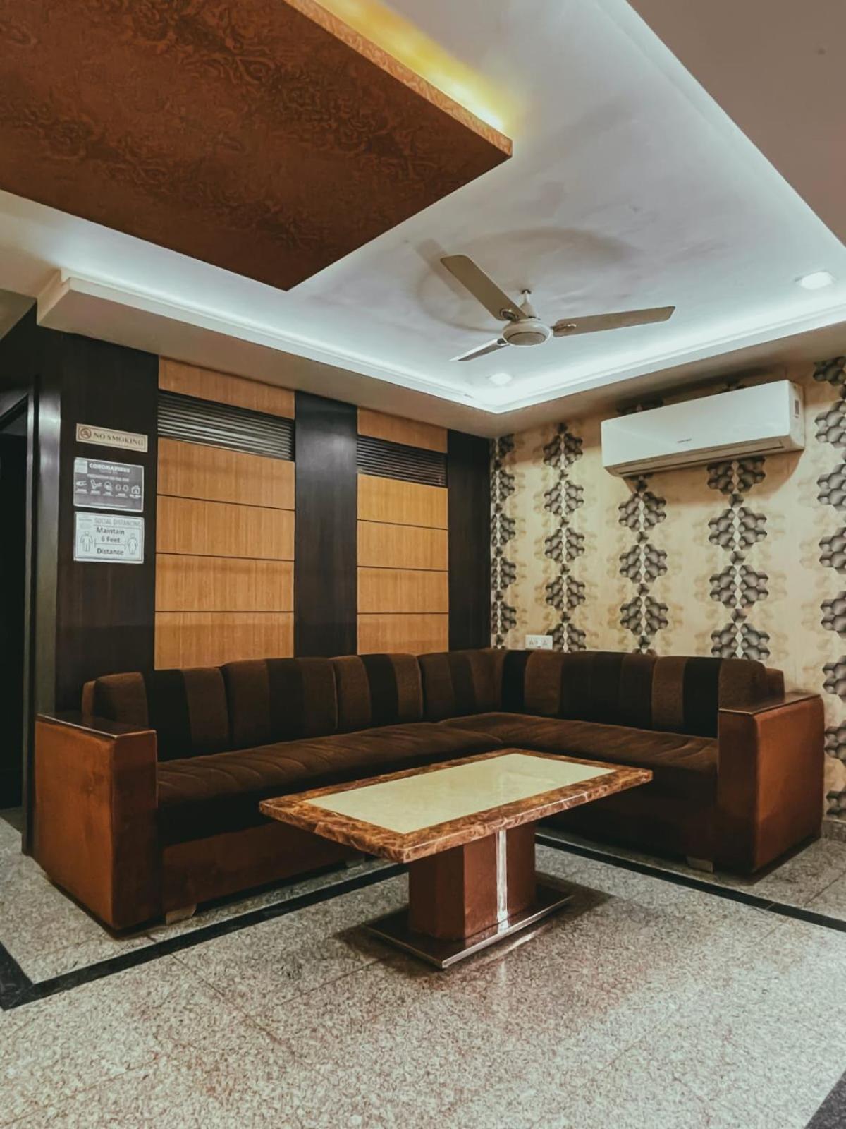 Hotel S L E Residency Varanasi Esterno foto