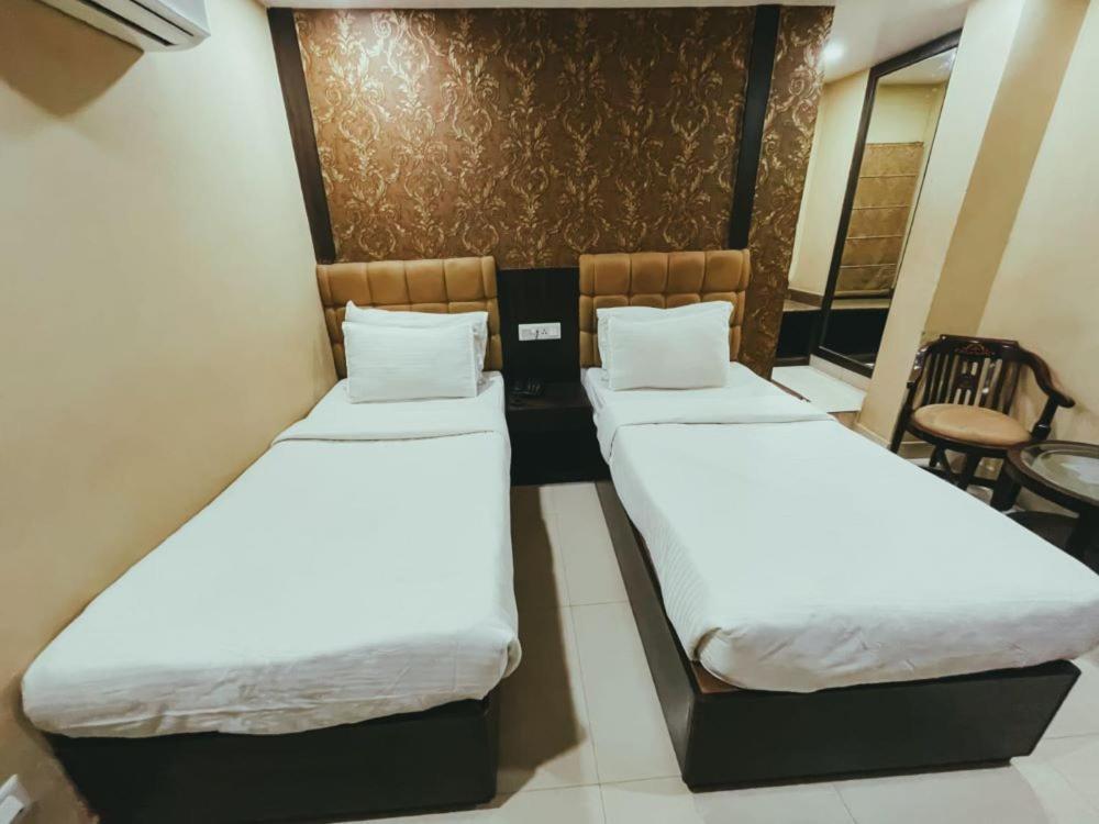 Hotel S L E Residency Varanasi Esterno foto